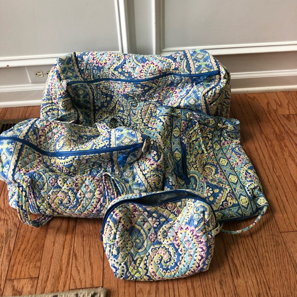 Discontinued Vera Bradley set.